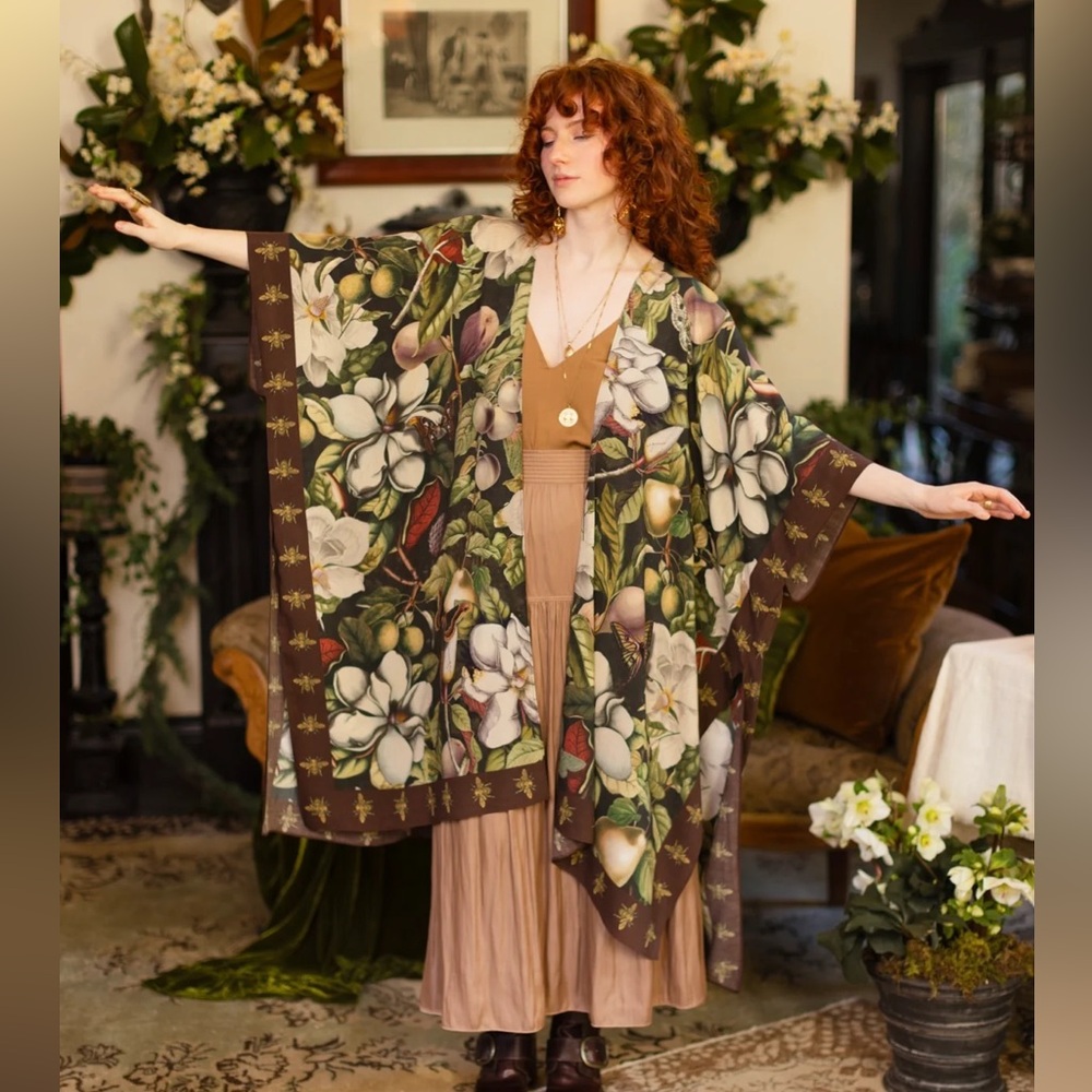 ⭐️NEW⭐️ Magnolia Fleur de Lune Goddess Mid Length Duster Robe Kimono Vintage Art